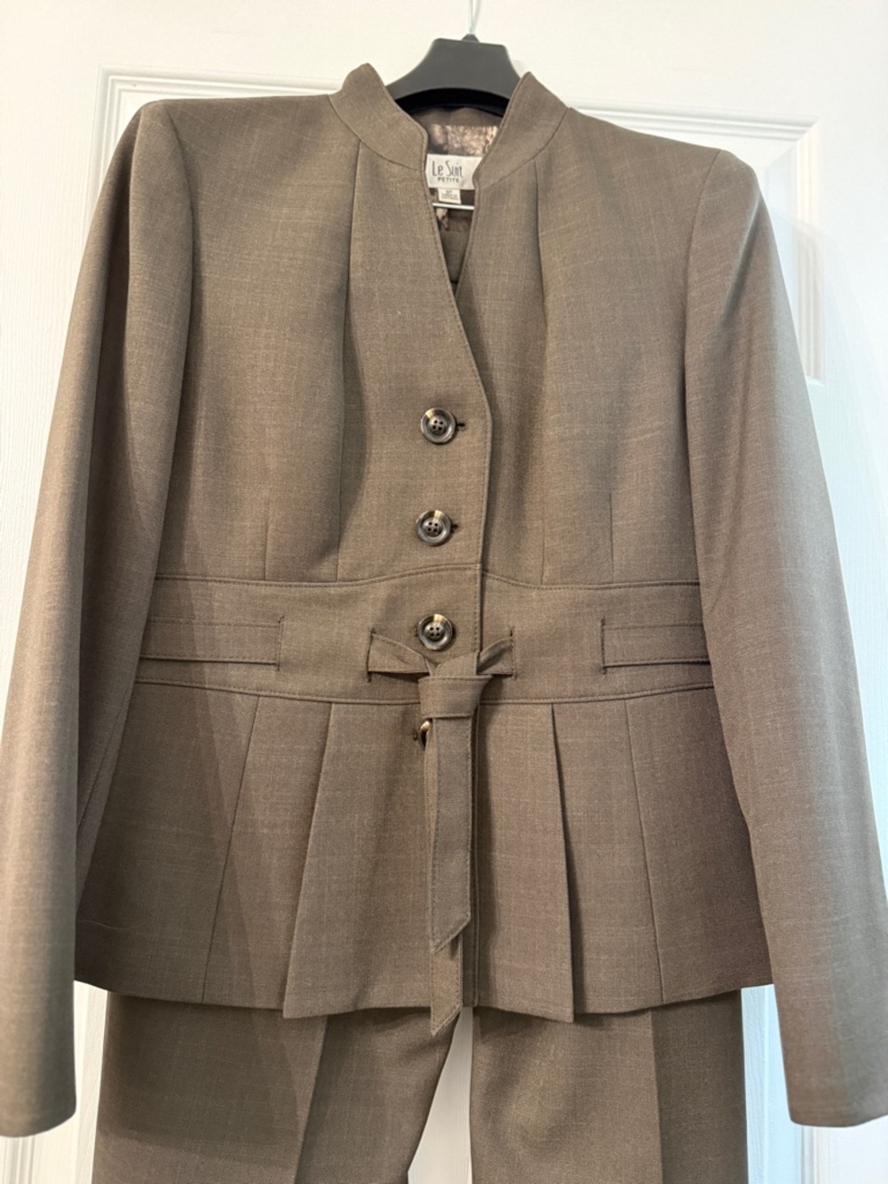 Le Suit Petite Two-Piece Pant Suit with Belt in Brown 8P